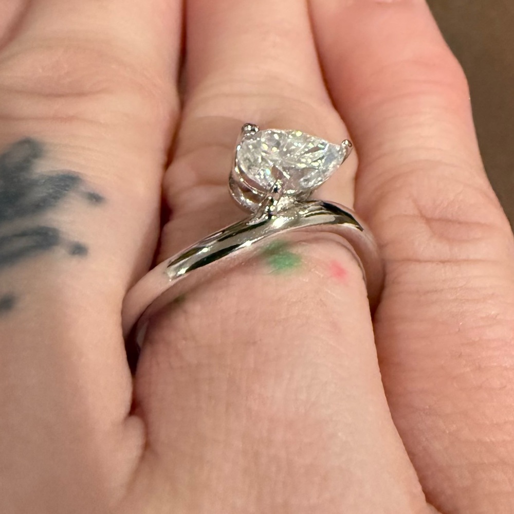 ๐ 1.5 CT Moissanite Diamond Pear Shaped 925 Sterling Silver Engagement Ring - Picture 7 of 12